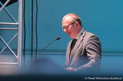 Konferencja ChairIN w Zielonej Górze-Nowym Kisielinie rozpoczęła kilkudniowe spotkanie na temat elektromobilności. W wydarzeniu udział wziął Marszałek Województwa Lubuskiego Marcin Jabłoński.

