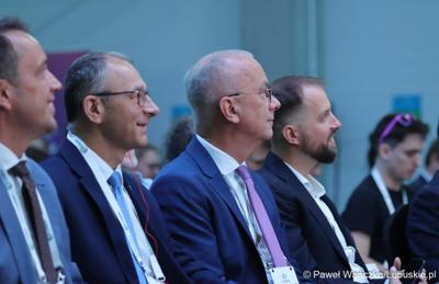 Konferencja ChairIN w Zielonej Górze-Nowym Kisielinie rozpoczęła kilkudniowe spotkanie na temat elektromobilności. W wydarzeniu udział wziął Marszałek Województwa Lubuskiego Marcin Jabłoński.

