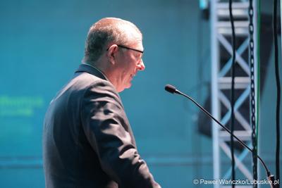 Konferencja ChairIN w Zielonej Górze-Nowym Kisielinie rozpoczęła kilkudniowe spotkanie na temat elektromobilności. W wydarzeniu udział wziął Marszałek Województwa Lubuskiego Marcin Jabłoński.


