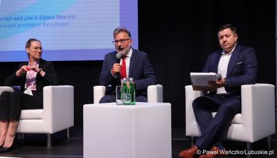 Konferencja ChairIN w Zielonej Górze-Nowym Kisielinie rozpoczęła kilkudniowe spotkanie na temat elektromobilności. W wydarzeniu udział wziął Marszałek Województwa Lubuskiego Marcin Jabłoński.

