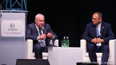 Konferencja ChairIN w Zielonej Górze-Nowym Kisielinie rozpoczęła kilkudniowe spotkanie na temat elektromobilności. W wydarzeniu udział wziął Marszałek Województwa Lubuskiego Marcin Jabłoński.

