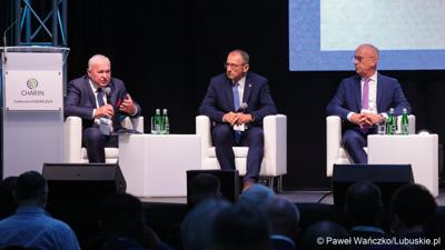 Konferencja ChairIN w Zielonej Górze-Nowym Kisielinie rozpoczęła kilkudniowe spotkanie na temat elektromobilności. W wydarzeniu udział wziął Marszałek Województwa Lubuskiego Marcin Jabłoński.

