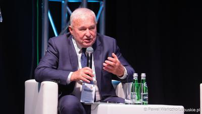 Konferencja ChairIN w Zielonej Górze-Nowym Kisielinie rozpoczęła kilkudniowe spotkanie na temat elektromobilności. W wydarzeniu udział wziął Marszałek Województwa Lubuskiego Marcin Jabłoński.

