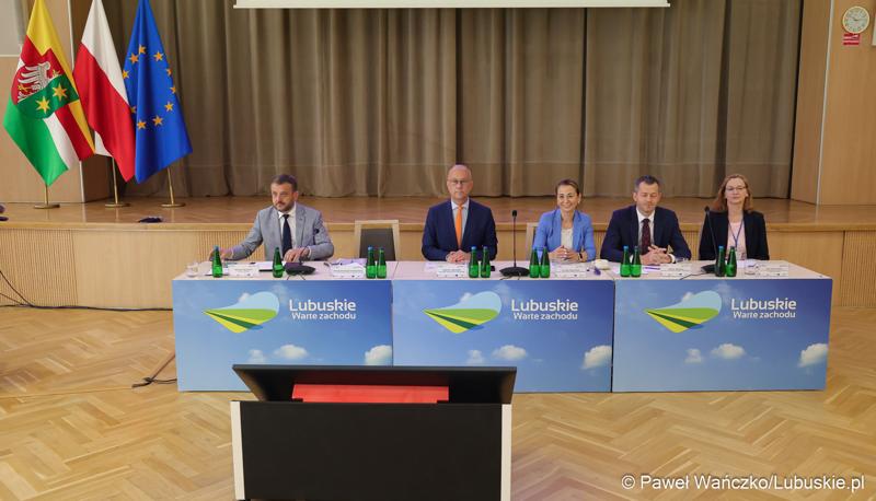 Uczestnicy konferencji pt. „Lubuska rewitalizacja” w Sali Kolumnowej Sejmiku Województwa Lubuskiego w Zielonej Górze