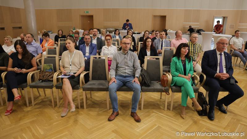 Uczestnicy konferencji pt. „Lubuska rewitalizacja” w Sali Kolumnowej Sejmiku Województwa Lubuskiego w Zielonej Górze