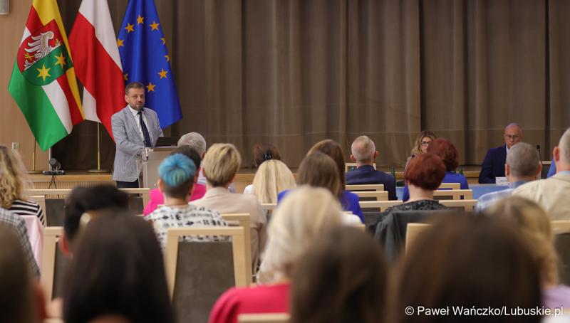Uczestnicy konferencji pt. „Lubuska rewitalizacja” w Sali Kolumnowej Sejmiku Województwa Lubuskiego w Zielonej Górze