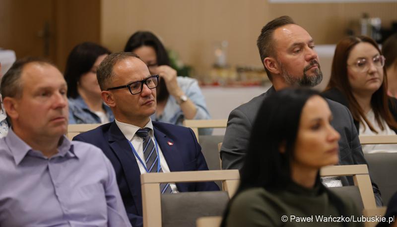 Uczestnicy konferencji pt. „Lubuska rewitalizacja” w Sali Kolumnowej Sejmiku Województwa Lubuskiego w Zielonej Górze