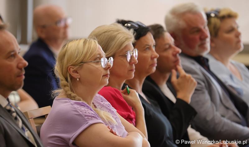 Uczestnicy konferencji pt. „Lubuska rewitalizacja” w Sali Kolumnowej Sejmiku Województwa Lubuskiego w Zielonej Górze