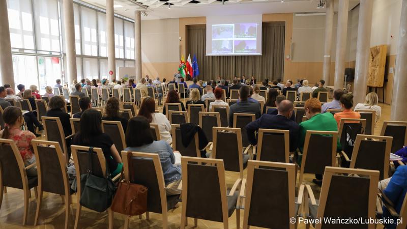 Uczestnicy konferencji pt. „Lubuska rewitalizacja” w Sali Kolumnowej Sejmiku Województwa Lubuskiego w Zielonej Górze