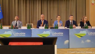 Uczestnicy konferencji pt. „Lubuska rewitalizacja” w Sali Kolumnowej Sejmiku Województwa Lubuskiego w Zielonej Górze