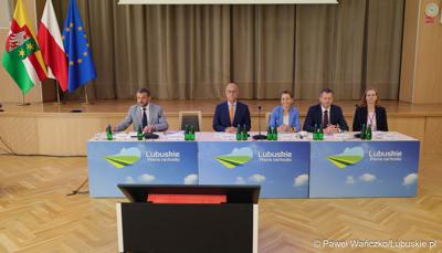 Uczestnicy konferencji pt. „Lubuska rewitalizacja” w Sali Kolumnowej Sejmiku Województwa Lubuskiego w Zielonej Górze