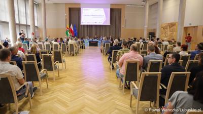 Uczestnicy konferencji pt. „Lubuska rewitalizacja” w Sali Kolumnowej Sejmiku Województwa Lubuskiego w Zielonej Górze