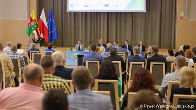 Uczestnicy konferencji pt. „Lubuska rewitalizacja” w Sali Kolumnowej Sejmiku Województwa Lubuskiego w Zielonej Górze