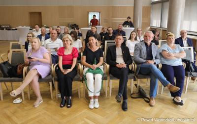 Uczestnicy konferencji pt. „Lubuska rewitalizacja” w Sali Kolumnowej Sejmiku Województwa Lubuskiego w Zielonej Górze