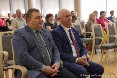 Wicemarszałek Województwa Lubuskiego Grzegorz Potęga (z lewej) i Członek Zarządu Województwa Lubuskiego Zbigniew Kołodziej na konferencji pt. „Lubuska rewitalizacja” 