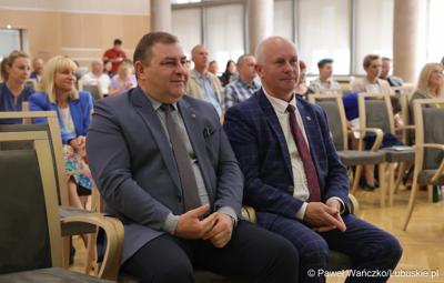 Wicemarszałek Województwa Lubuskiego Grzegorz Potęga (z lewej) i Członek Zarządu Województwa Lubuskiego Zbigniew Kołodziej 