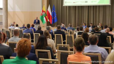 Uczestnicy konferencji pt. „Lubuska rewitalizacja” w Sali Kolumnowej Sejmiku Województwa Lubuskiego w Zielonej Górze