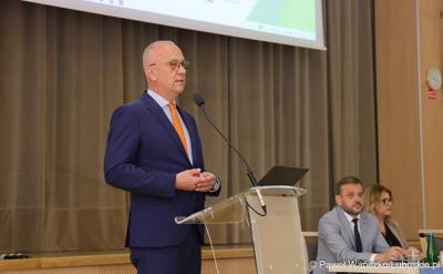 Marszałek Województwa Lubuskiego Marcin Jabłoński przemawia do uczestników konferencji pt. „Lubuska rewitalizacja” 