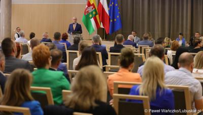 Marszałek Województwa Lubuskiego Marcin Jabłoński przemawia do uczestników konferencji pt. „Lubuska rewitalizacja” 