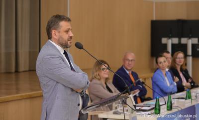 Uczestnicy konferencji pt. „Lubuska rewitalizacja” w Sali Kolumnowej Sejmiku Województwa Lubuskiego w Zielonej Górze