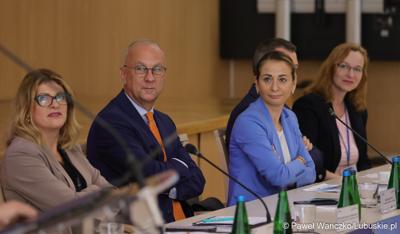 Uczestnicy konferencji pt. „Lubuska rewitalizacja” w Sali Kolumnowej Sejmiku Województwa Lubuskiego w Zielonej Górze