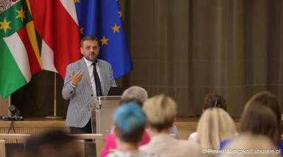 Uczestnicy konferencji pt. „Lubuska rewitalizacja” w Sali Kolumnowej Sejmiku Województwa Lubuskiego w Zielonej Górze