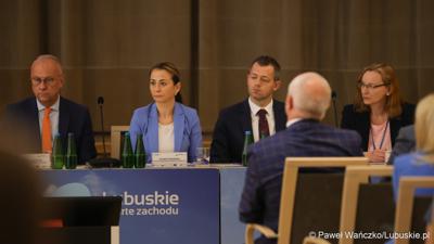 Uczestnicy konferencji pt. „Lubuska rewitalizacja” w Sali Kolumnowej Sejmiku Województwa Lubuskiego w Zielonej Górze