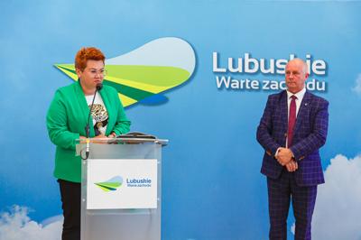 Podpisanie umów na dotacje celowe na wyłączanie gruntów rolnych z produkcji rolniczej i nie tylko