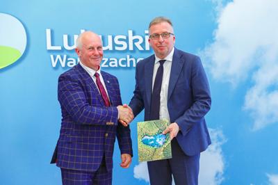 Podpisanie umów na dotacje celowe na wyłączanie gruntów rolnych z produkcji rolniczej i nie tylko