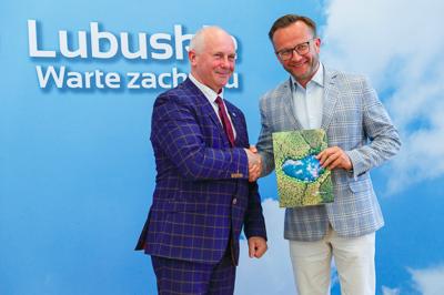 Podpisanie umów na dotacje celowe na wyłączanie gruntów rolnych z produkcji rolniczej i nie tylko