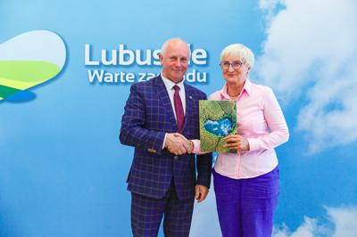 Podpisanie umów na dotacje celowe na wyłączanie gruntów rolnych z produkcji rolniczej i nie tylko