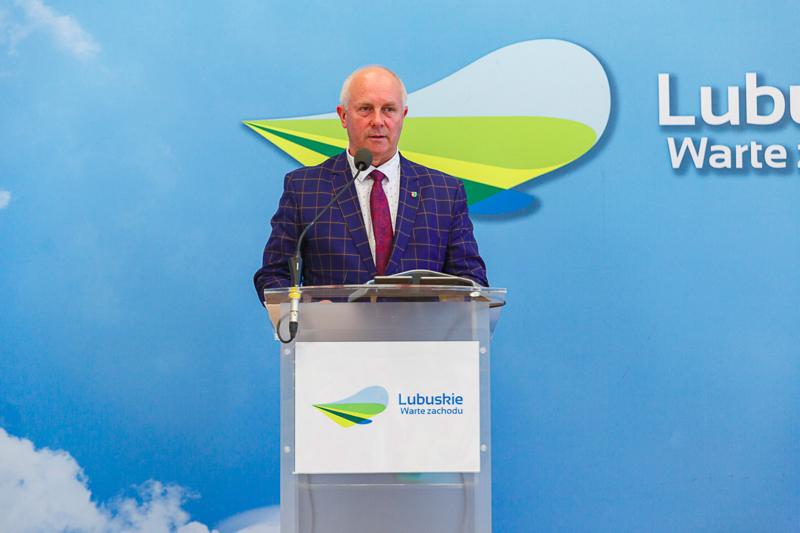 Podpisanie umów na dotacje celowe na wyłączanie gruntów rolnych z produkcji rolniczej i nie tylko