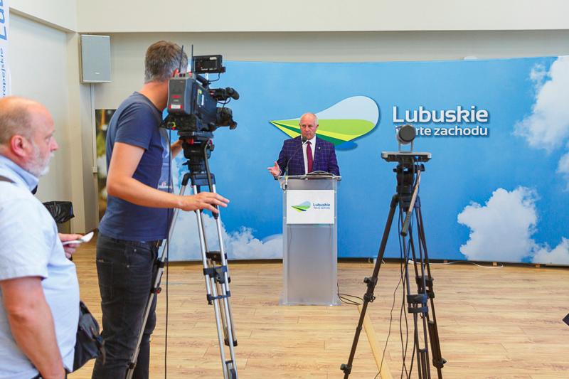 Podpisanie umów na dotacje celowe na wyłączanie gruntów rolnych z produkcji rolniczej i nie tylko