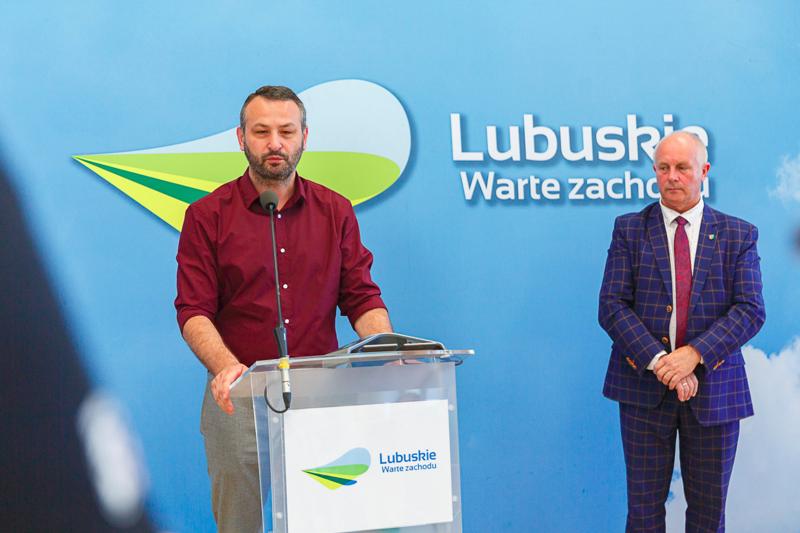 Podpisanie umów na dotacje celowe na wyłączanie gruntów rolnych z produkcji rolniczej i nie tylko