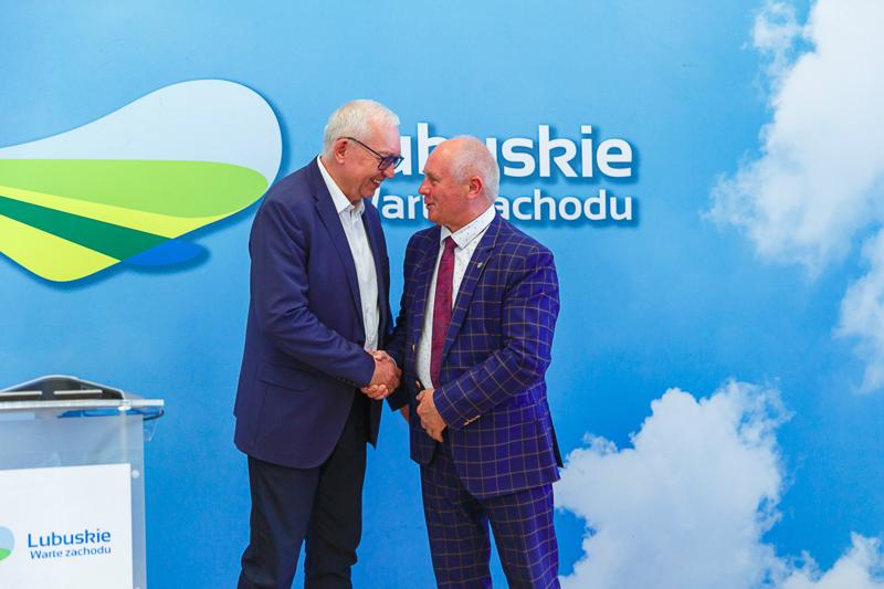 Podpisanie umów na dotacje celowe na wyłączanie gruntów rolnych z produkcji rolniczej i nie tylko
