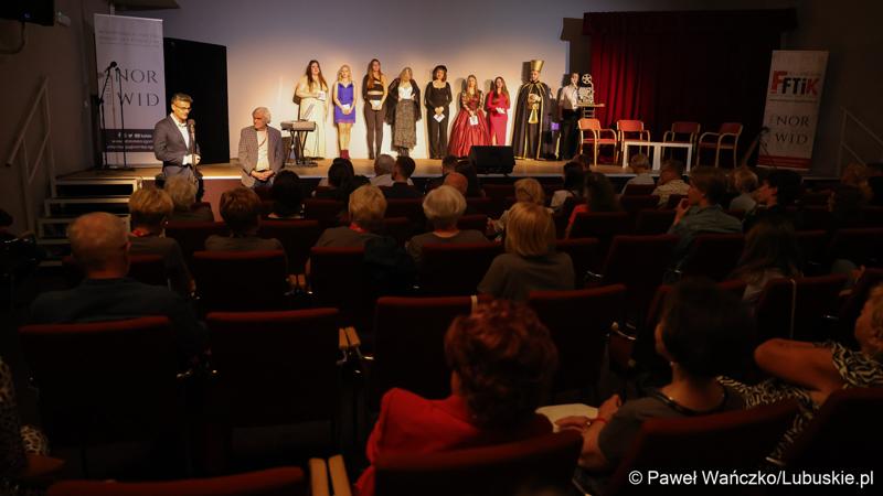 Uroczysta inauguracja 10. (13.) Festiwalu Filmu, Teatru i Książki „Kozzi Film Festiwal” w Wojewódzkiej i Miejskiej Bibliotece Publicznej w Zielonej Górze