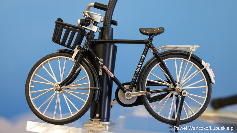 Uczestnicy konferencji prasowej dot. VI Lubuskiego Święta Roweru 2024 i Pikniku Funduszy Europejskich w Gorzowie