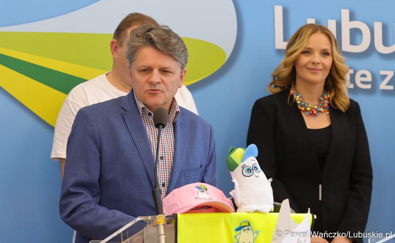 Uczestnicy konferencji prasowej dot. VI Lubuskiego Święta Roweru 2024 i Pikniku Funduszy Europejskich w Gorzowie