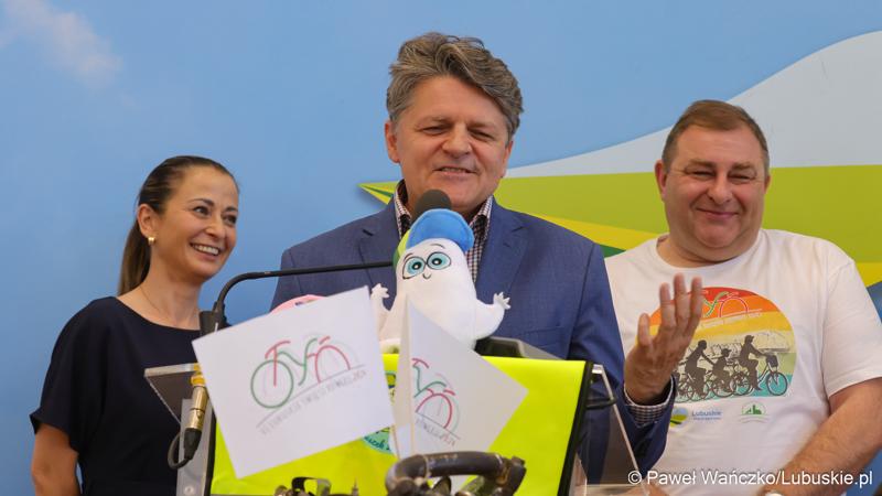 Uczestnicy konferencji prasowej dot. VI Lubuskiego Święta Roweru 2024 i Pikniku Funduszy Europejskich w Gorzowie