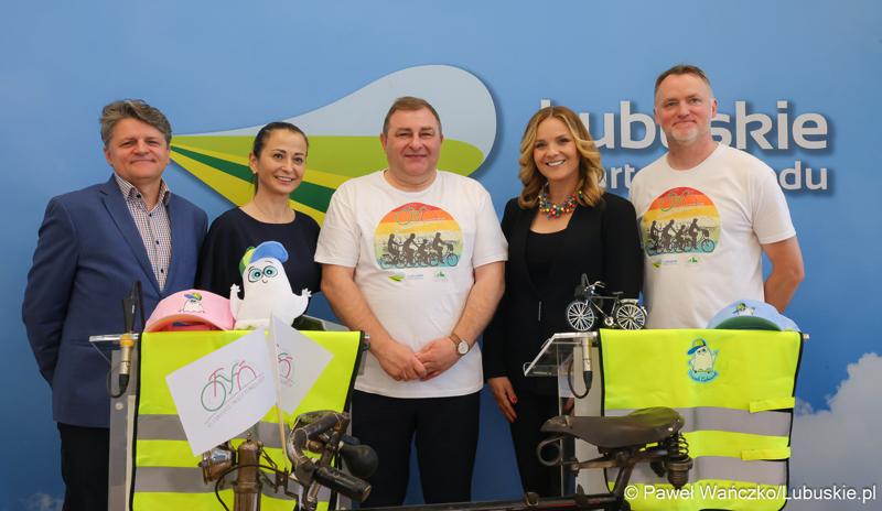 Uczestnicy konferencji prasowej dot. VI Lubuskiego Święta Roweru 2024 i Pikniku Funduszy Europejskich w Gorzowie