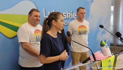 Uczestnicy konferencji prasowej dot. VI Lubuskiego Święta Roweru 2024 i Pikniku Funduszy Europejskich w Gorzowie 