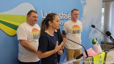 Uczestnicy konferencji prasowej dot. VI Lubuskiego Święta Roweru 2024 i Pikniku Funduszy Europejskich w Gorzowie 