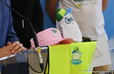 Uczestnicy konferencji prasowej dot. VI Lubuskiego Święta Roweru 2024 i Pikniku Funduszy Europejskich w Gorzowie 