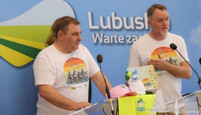 Uczestnicy konferencji prasowej dot. VI Lubuskiego Święta Roweru 2024 i Pikniku Funduszy Europejskich w Gorzowie 