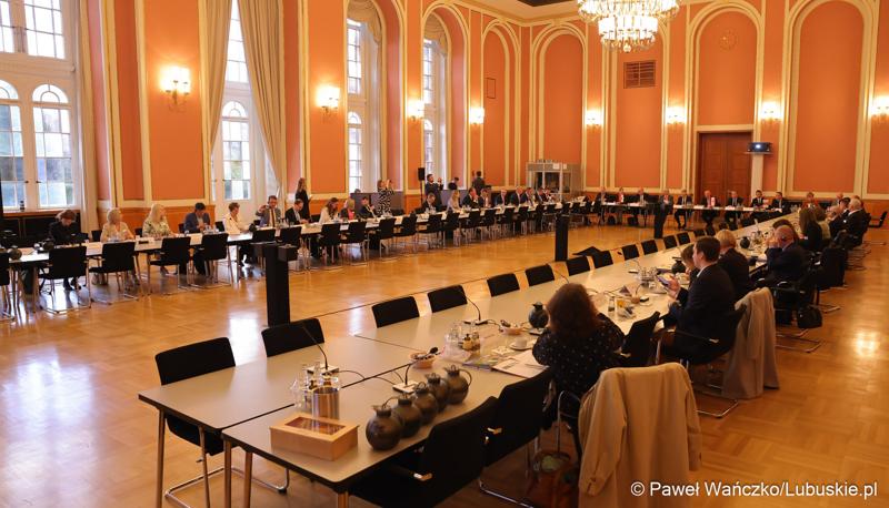 Uczestnicy VIII Szczytu Politycznego Partnerstwa Odry w Berlinie