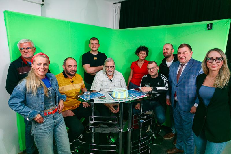 Wicemarszałek Grzegorz Potęga świętuje z redaktorami setne wydanie Naszej Lubuskiej