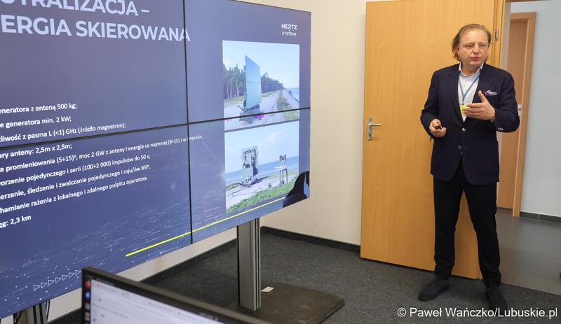 Pokaz systemu antydronowego na lotnisku w Zielonej Górze - Babimoście