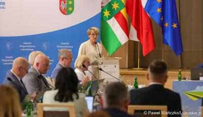 Posłanka na Sejm RP Elżbieta Anna Polak przemawia podczas II zwyczajnej sesji Sejmiku Województwa Lubuskiego