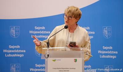 Posłanka na Sejm RP Elżbieta Anna Polak przemawia podczas II zwyczajnej sesji Sejmiku Województwa Lubuskiego