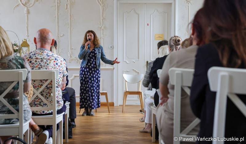 Uczestnicy konferencji „Dzieci i młodzież w kryzysie psychicznym” w Sali Kryształowej w  Centrum Leczenia Dzieci i Młodzieży w Zaborze